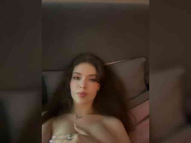YourLadyyy's chat room