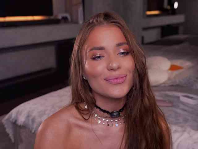 AlexisGrays's chat room