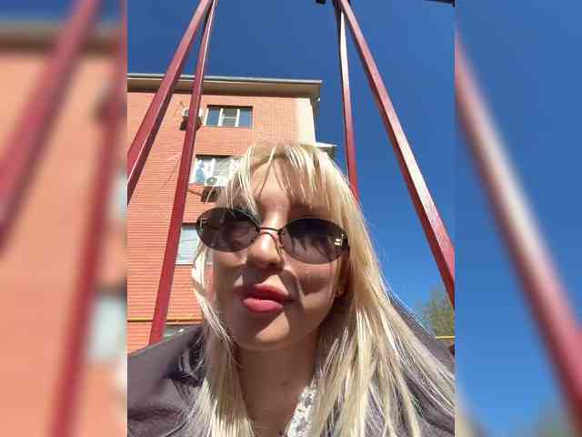 Cristi-Candy's chat room