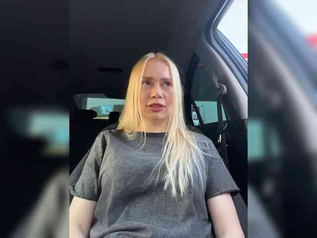 MirandaNow's chat room