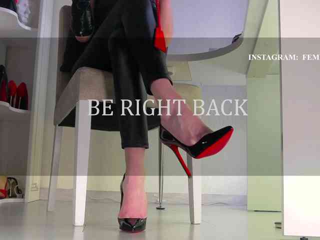 Femdomheels's chat room