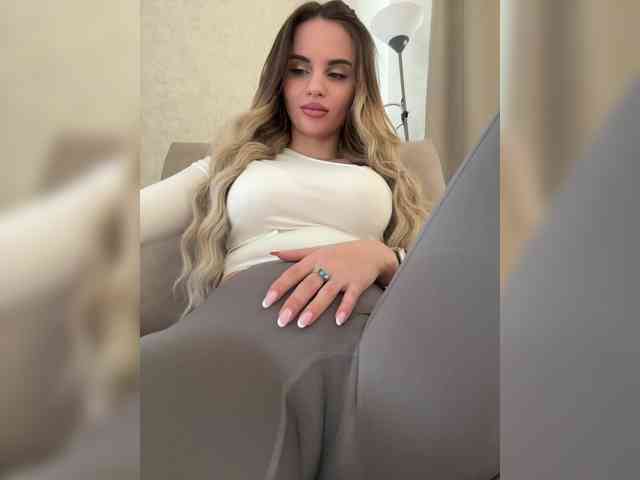 LedyMiya's chat room