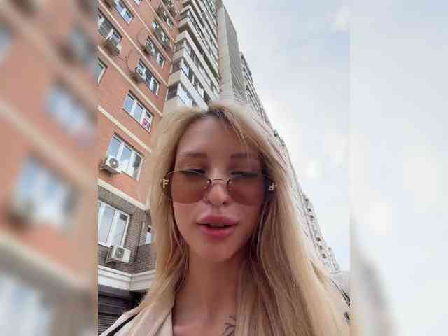 Cristi-Candy's chat room