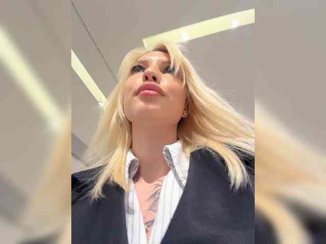 Cristi-Candy's chat room