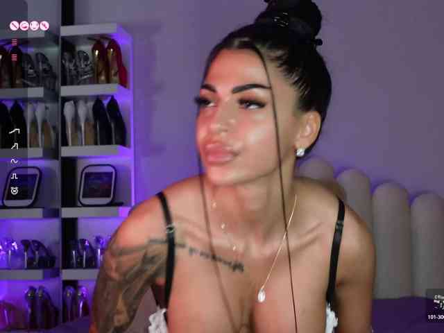 AngelaMyst's chat room
