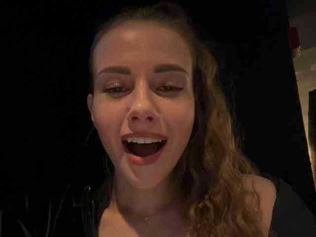 VikkiExtraCheese's chat room