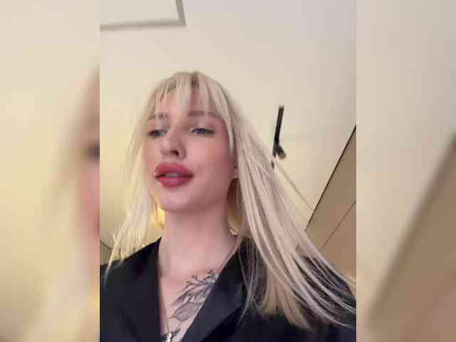 Cristi-Candy's chat room