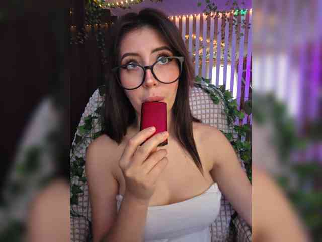 -Violetttttka-'s chat room