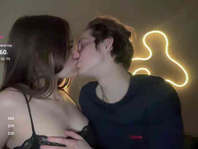 titsDestroy2007's chat room