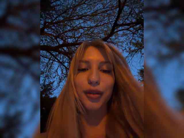 Cristi-Candy's chat room