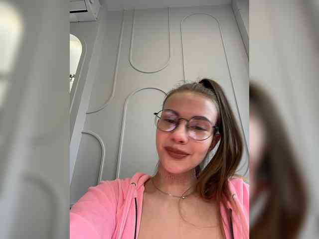 VikkiExtraCheese's chat room