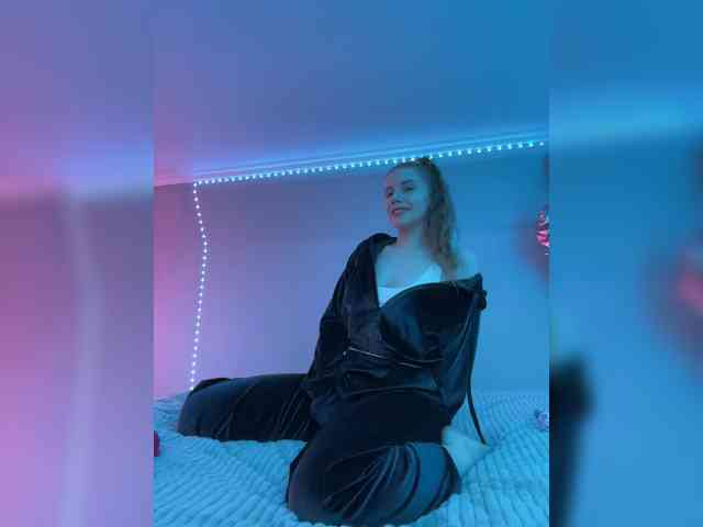 VikkiExtraCheese's chat room