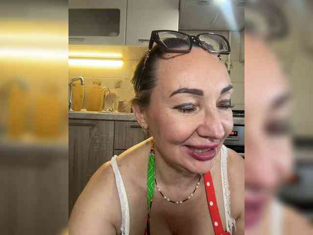 Pink-Lips's chat room