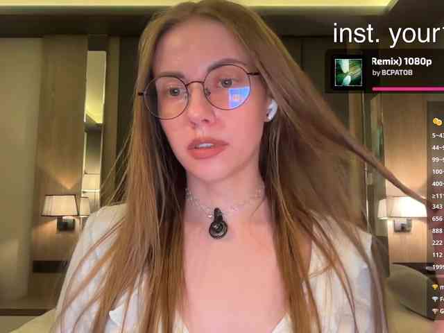 VikkiExtraCheese's chat room