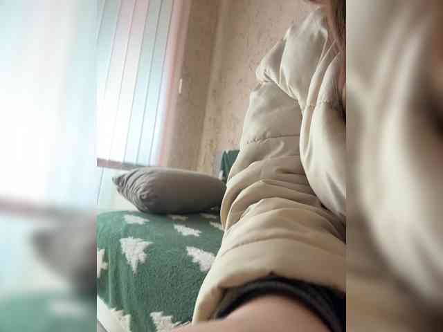 LittleDelora's chat room