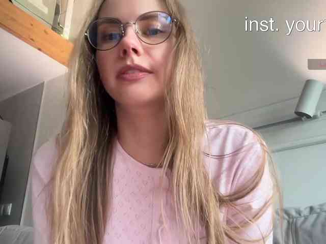 VikkiExtraCheese's chat room