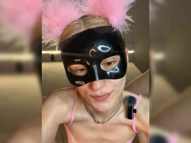 MaskedBabesVIP's chat room