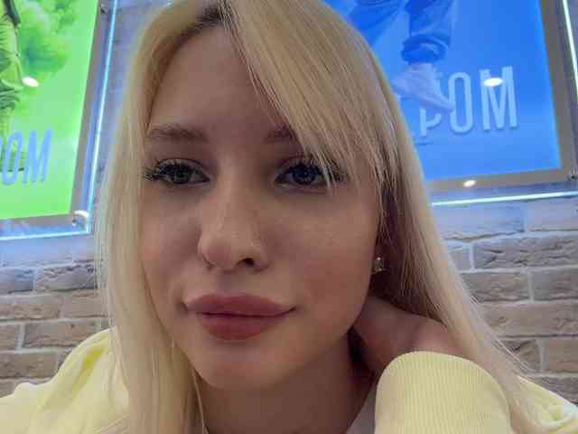 Cristi-Candy's chat room