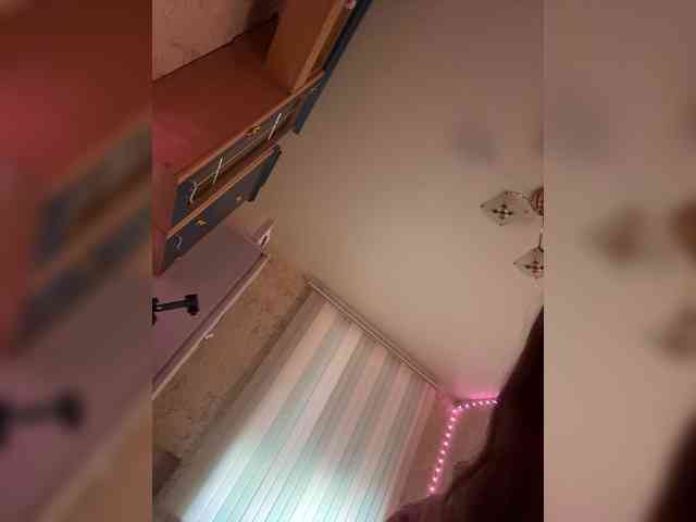 LittleDilara's chat room