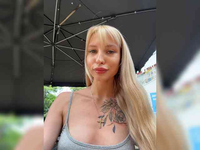 Cristi-Candy's chat room