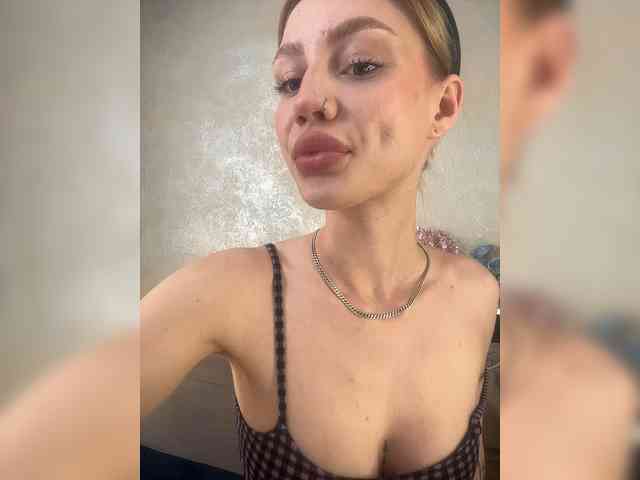 RealLinaaa's chat room