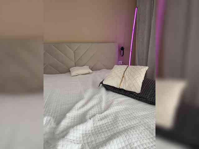 -_-_--------'s chat room