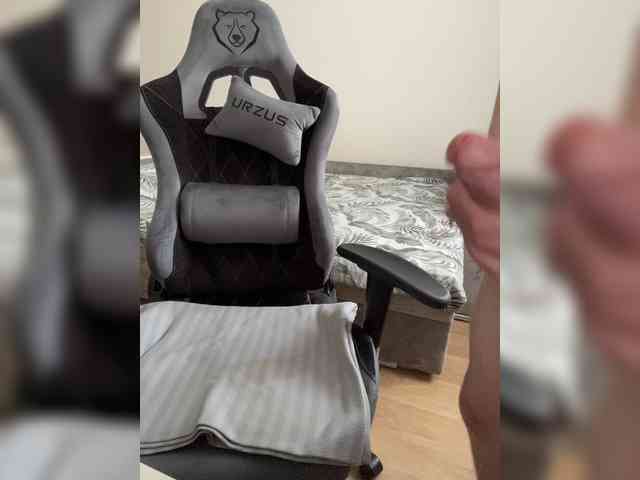 _M_O_L_O_K_O_'s chat room