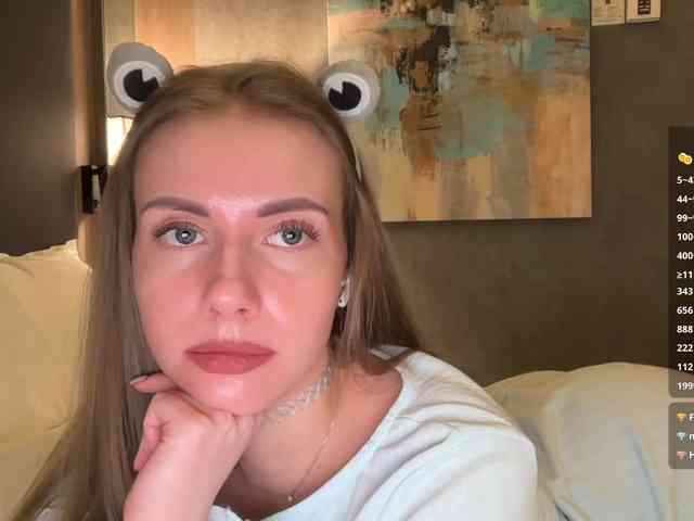 VikkiExtraCheese's chat room