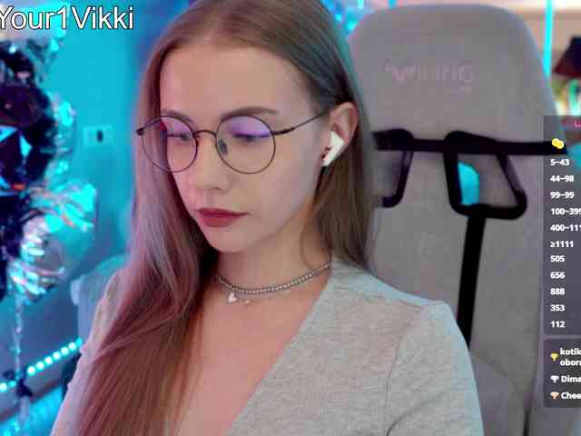 VikkiExtraCheese's chat room