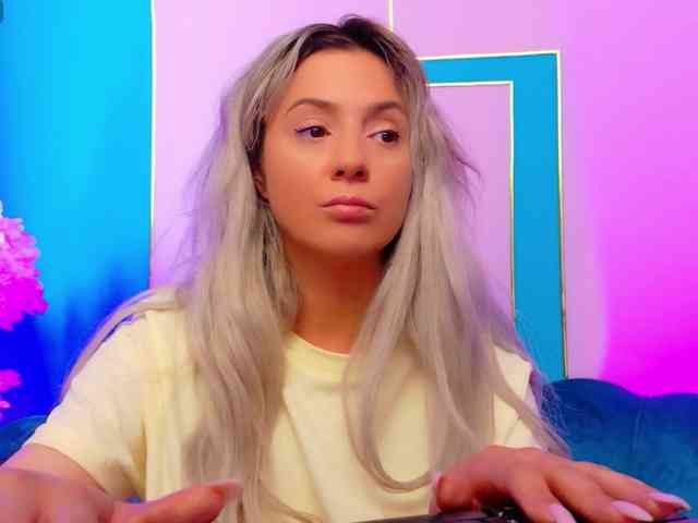AriannaSins's chat room