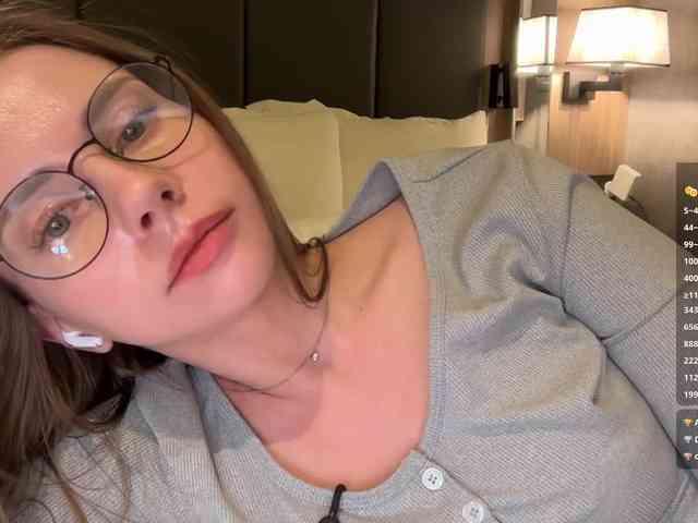 VikkiExtraCheese's chat room