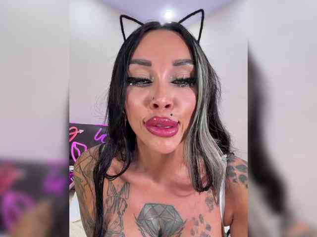 Cristalkate's chat room