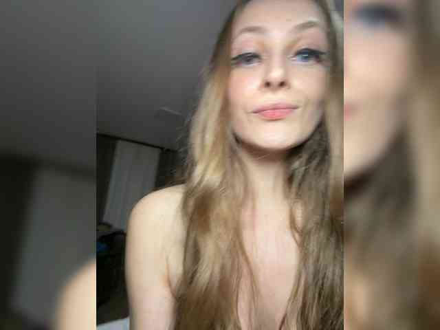 cutemilana_sexwife's chat room