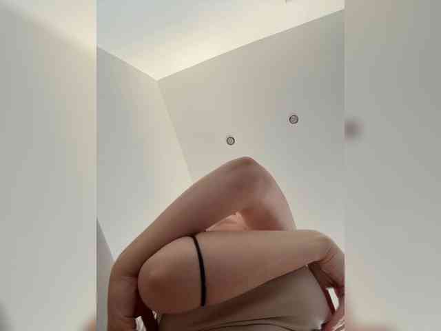 -Valeria-'s chat room