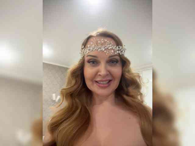 Milf_Zabava's chat room
