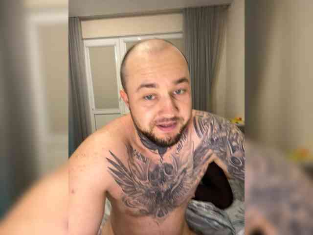 GiveMeCash's chat room