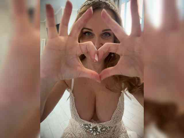 Milf_Zabava's chat room