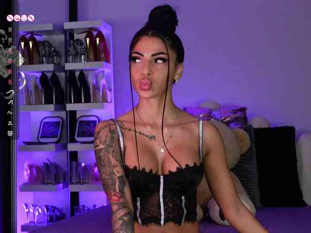 AngelaMyst's chat room