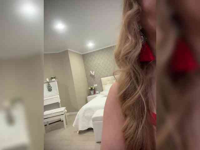 Milf_Zabava's chat room