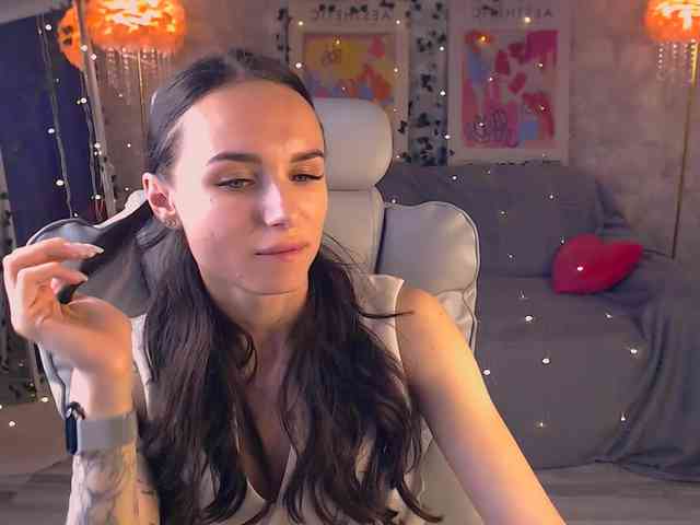 NicoleMerz's chat room