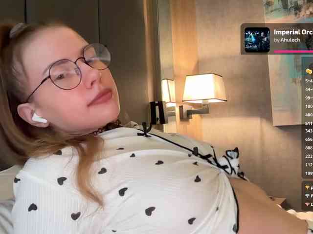 VikkiExtraCheese's chat room