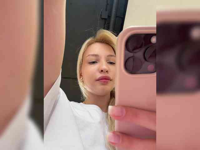 Cristi-Candy's chat room