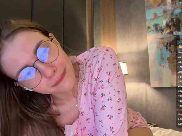 VikkiExtraCheese's chat room