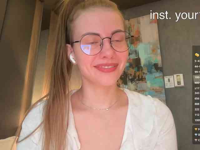 VikkiExtraCheese's chat room