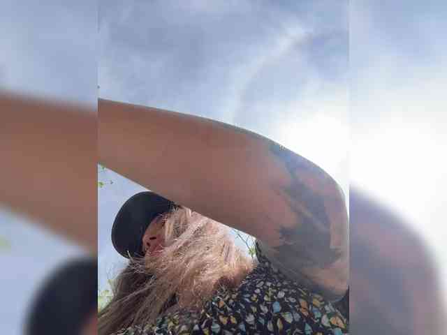 -EmilyBaby-'s chat room
