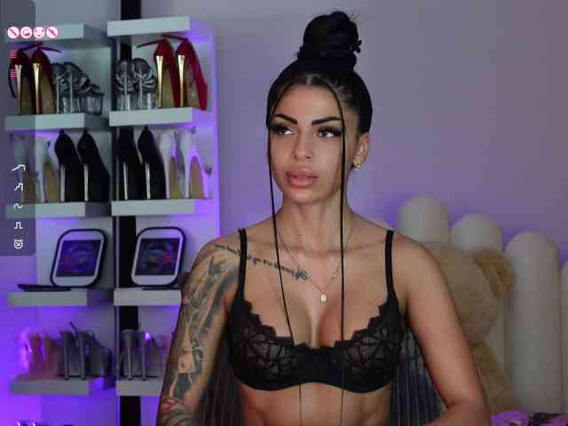 AngelaMyst's chat room