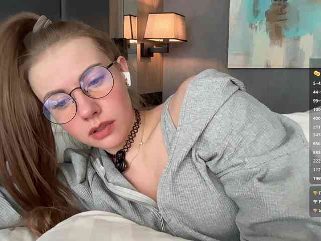 VikkiExtraCheese's chat room