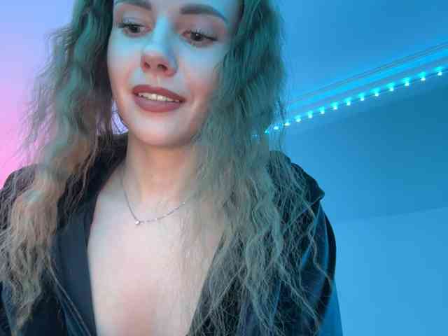 VikkiExtraCheese's chat room