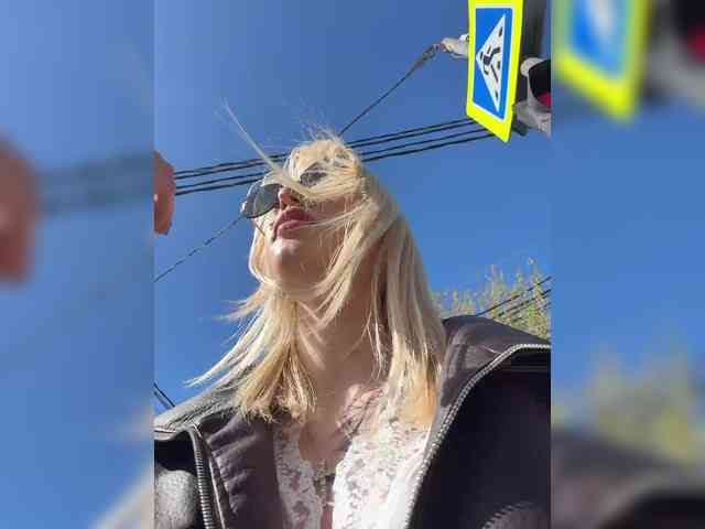 Cristi-Candy's chat room