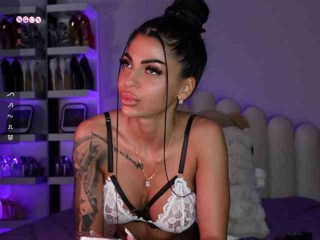 AngelaMyst's chat room